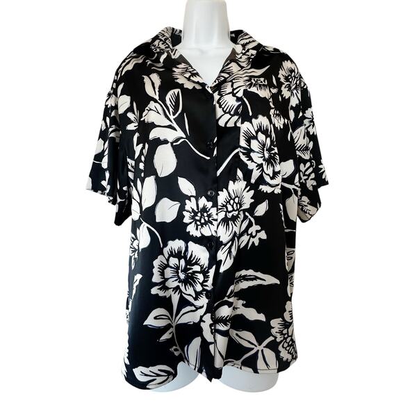 ee:some Women's Short Sleeve Aloha Shirt Floral Black & White Size Medium - Picture 2 of 8
